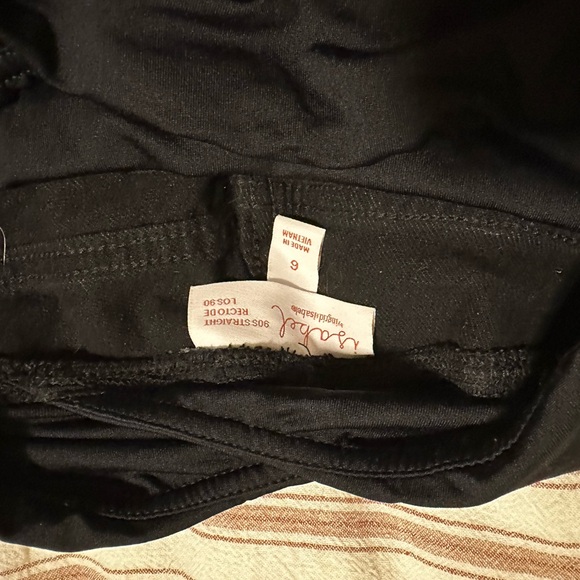 Black Maternity Cargo Jeans - Picture 3 of 3